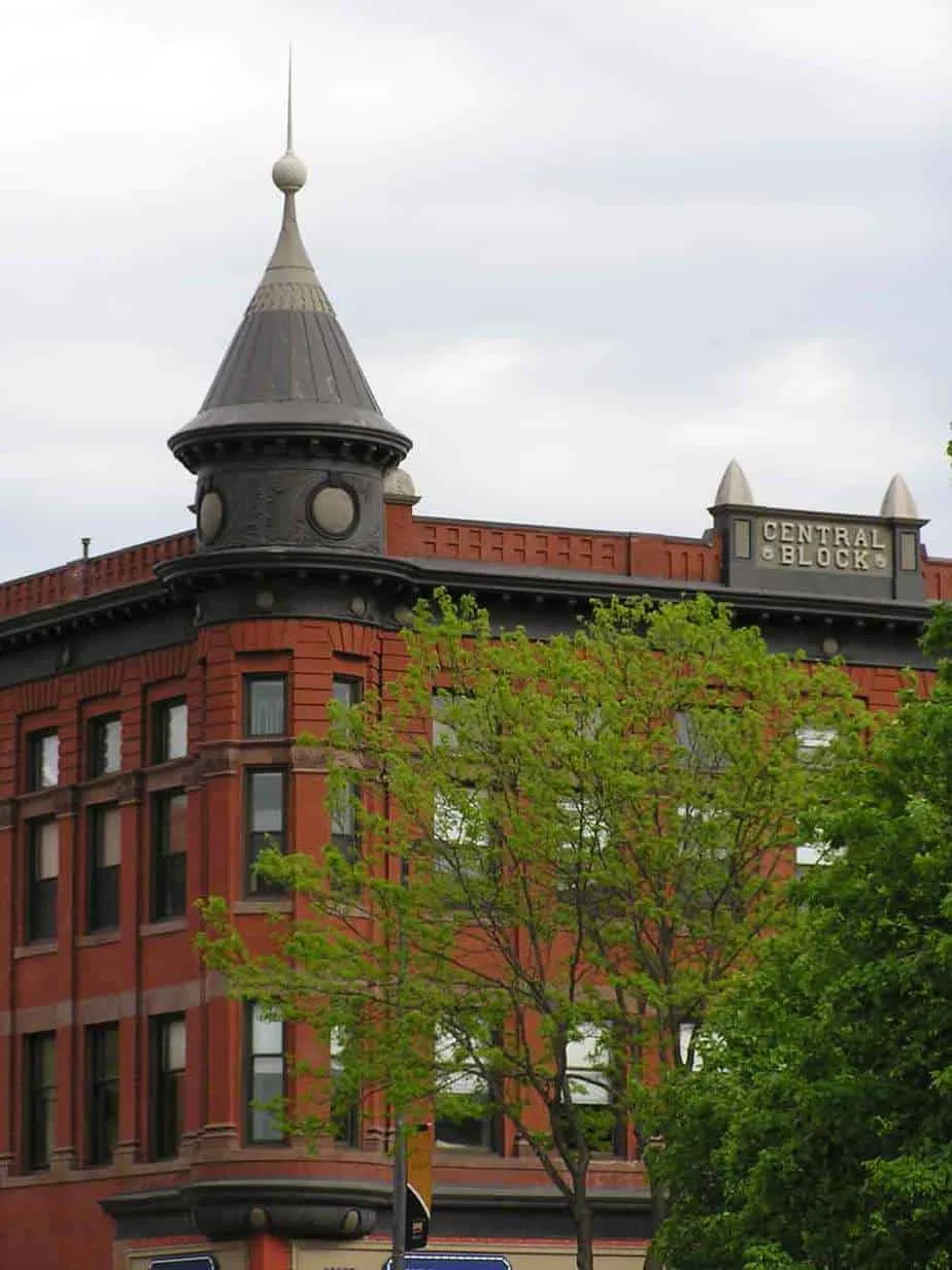 “Central Block of Northfield, MN” by Steve Moses is licensed under CC BY 2.0
