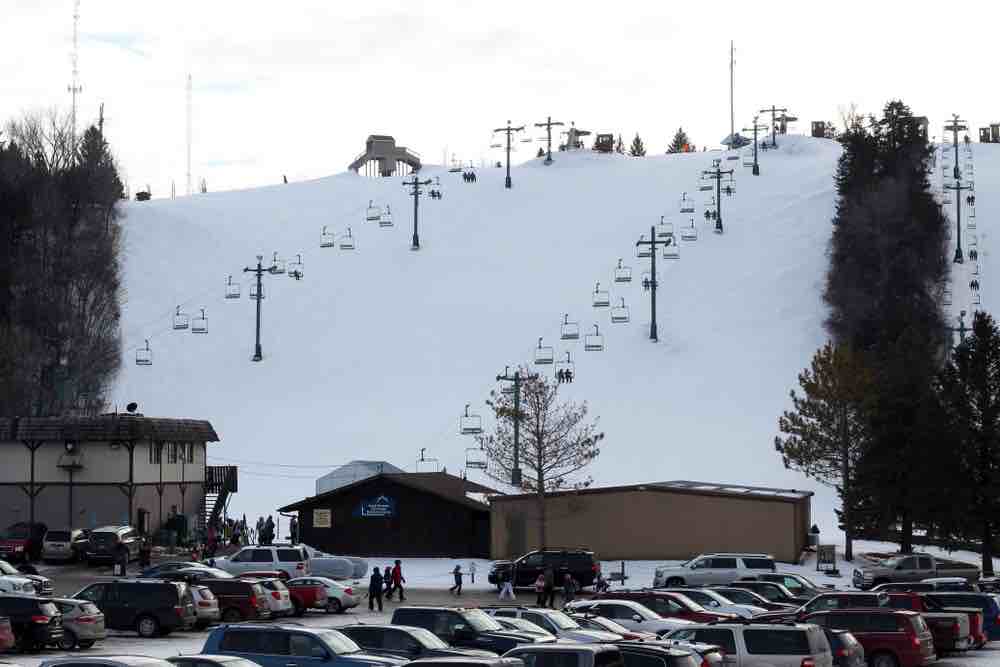 Skiing is a local favorite for things to do in Mantako MN. 