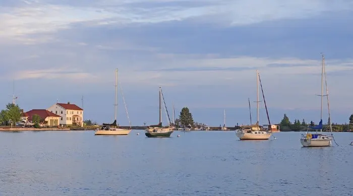 Boart on a lake in the harbor.