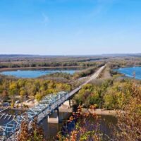 Bridge crossing the Mississippi in the Fall