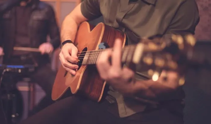 Live guitar music