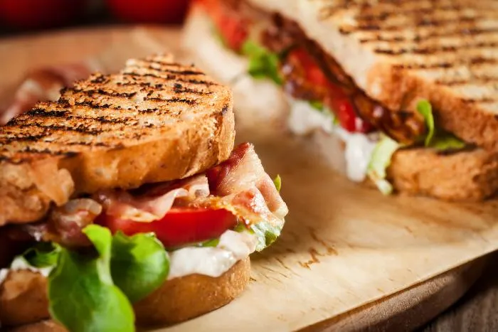 Sandwich with bacon