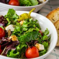 Salad of greens, tomatoes and mossarella