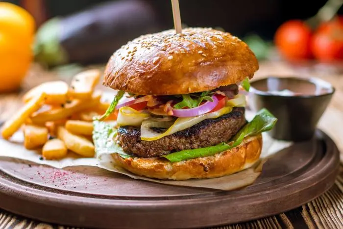 Hamurger with fries