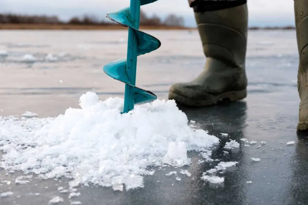 Using an Ice Fishing Auger