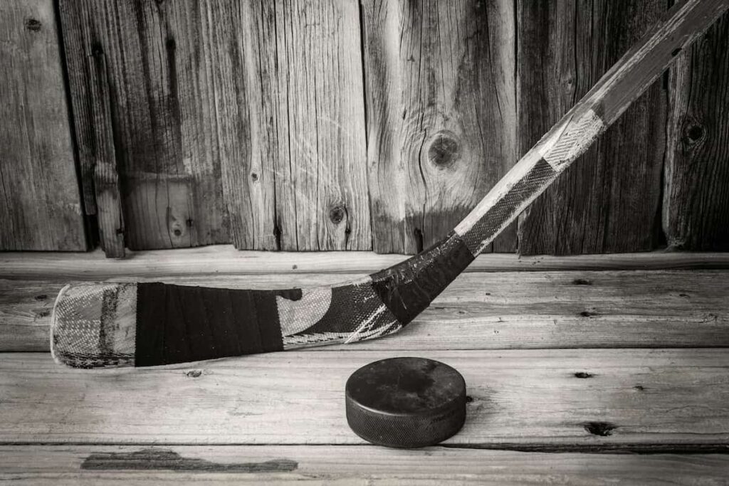 How to tape a hockey stick