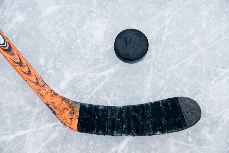 How to Tape a Hockey Stick 6 Different Methods of Taping Life In