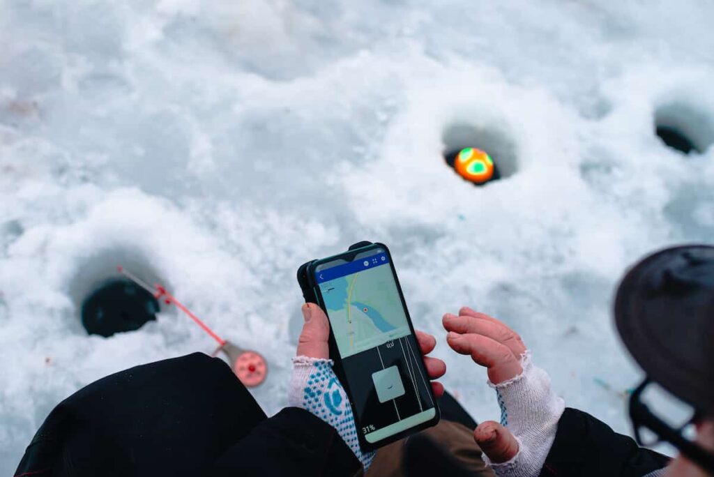 how does a fish finder work