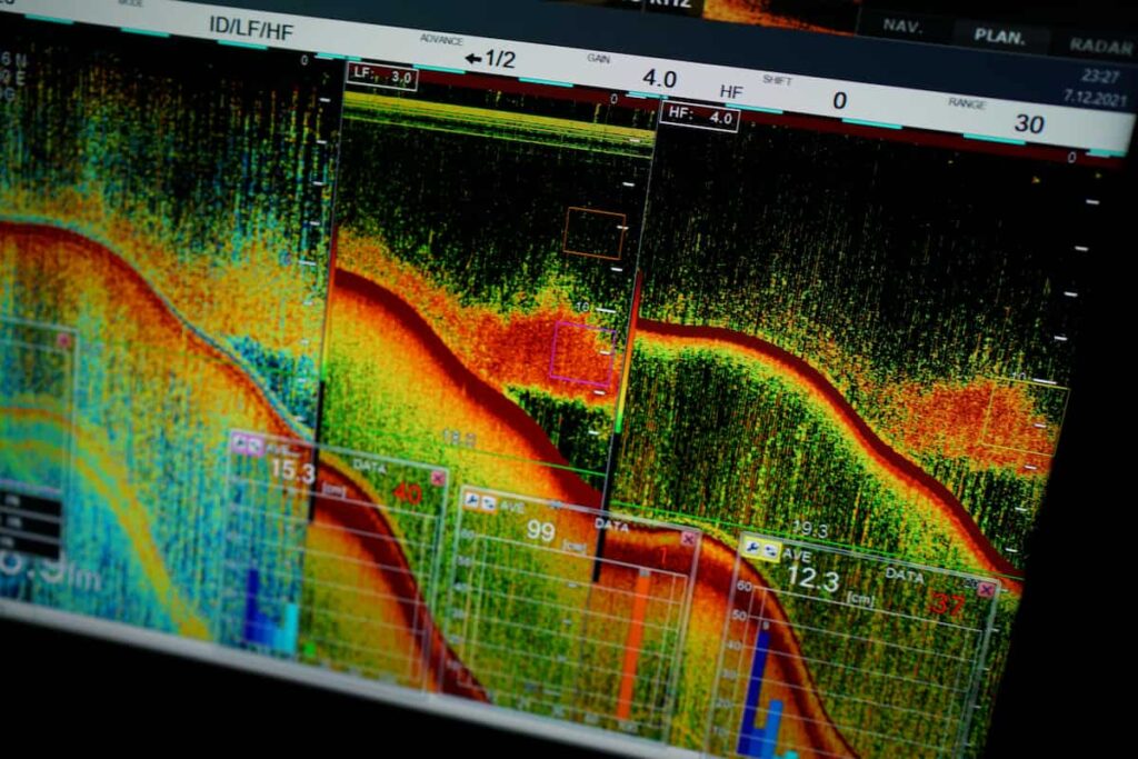 how does a fish finder work